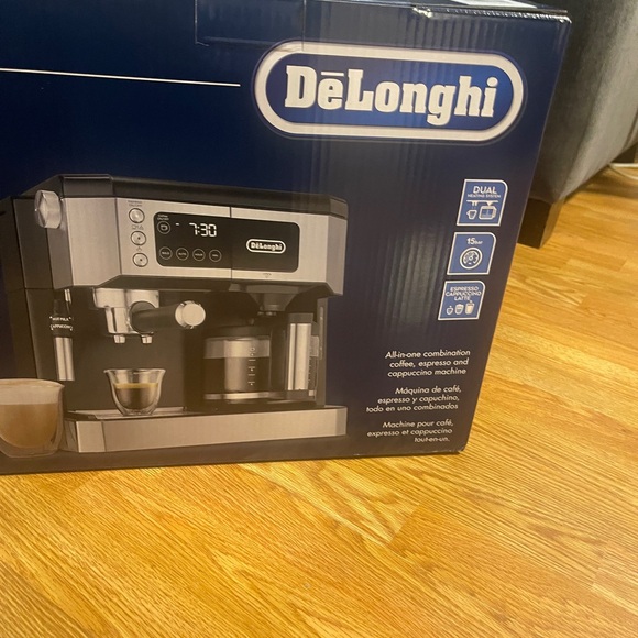 DeLonghi espresso machine - Picture 3 of 5